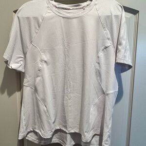 Women’s activewear White Short Sleeve Shirt